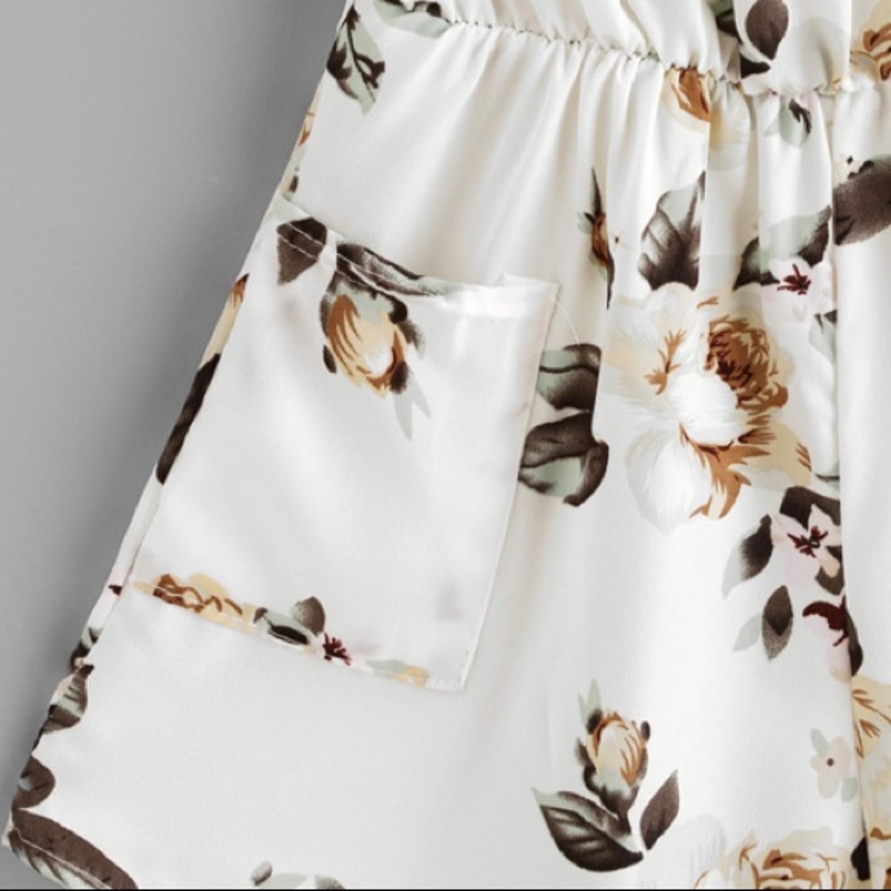 Floral Romper Playsuits 🌻🌹 - Picture 4 of 4